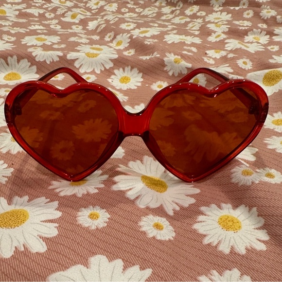 Red heart shaped glasses - Picture 4 of 6